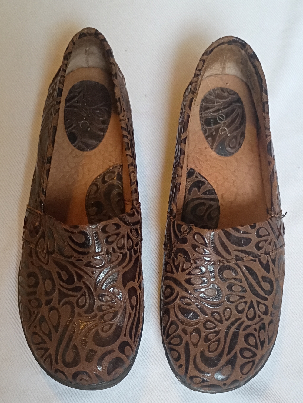 b.o.c Women's Brown Patterned Slip-On Clogs